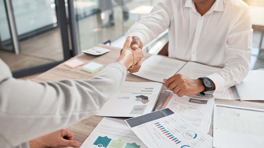 What are the benefits of working with a B2B data supplier?